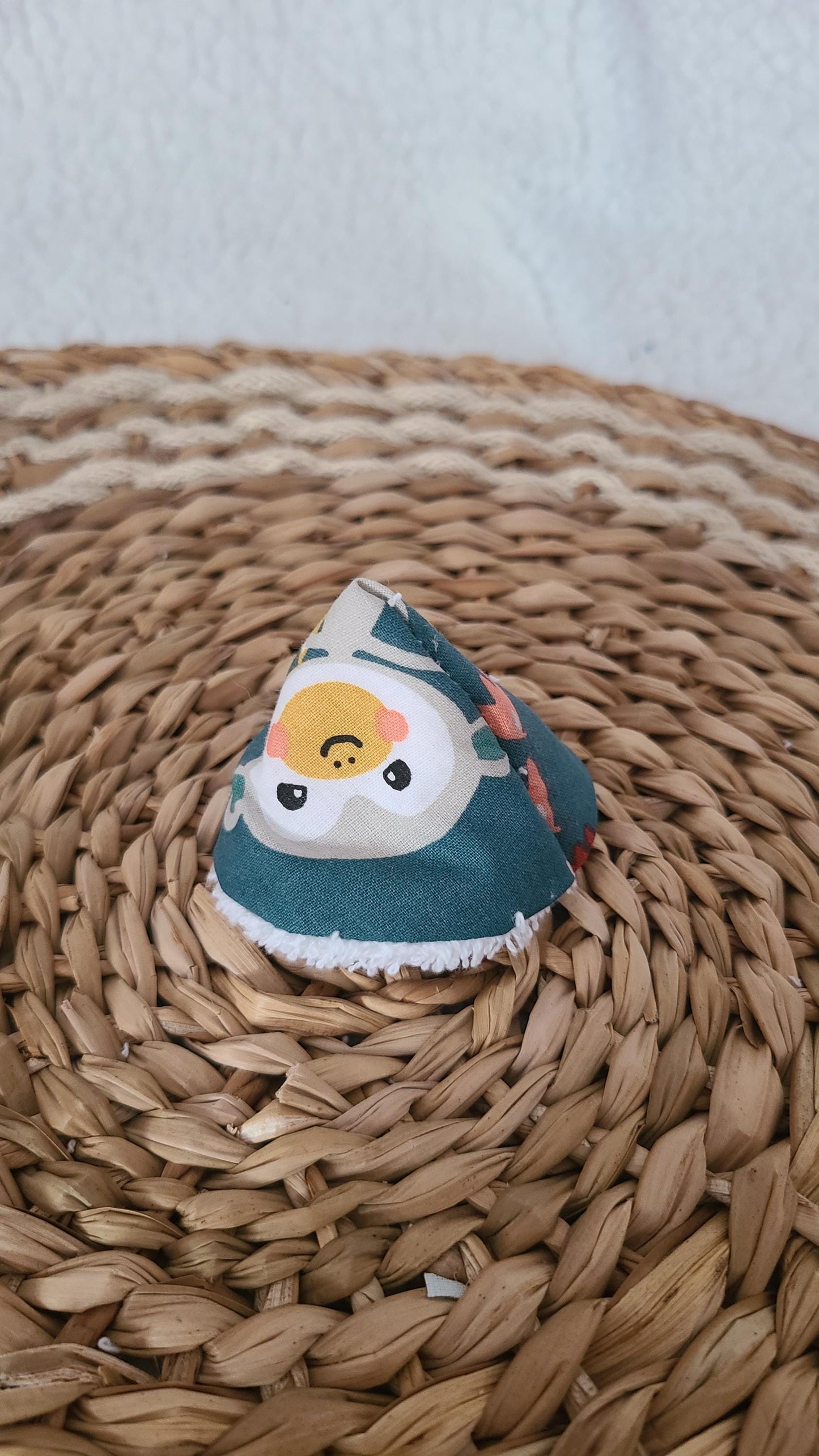 6 tipis à pipi, triangles en éponge blanche et coton verts motifs toucan et perroquets