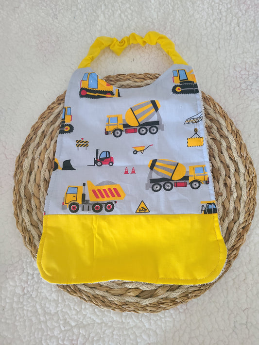 Serviette cantine maternelle personnalisée ou bavoir de cantine élastiquée motif police, tracteur ou engin de chantier