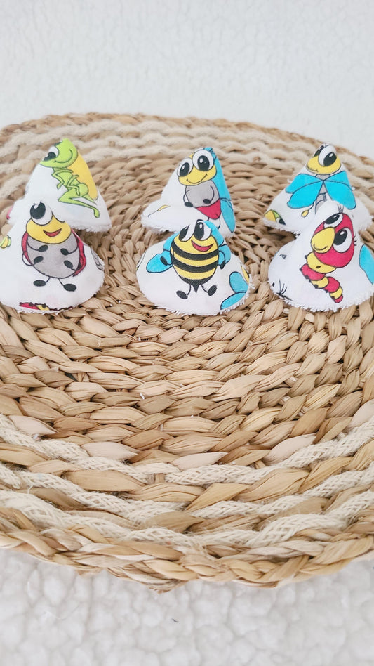 6 tipis à pipi en éponge blanche et coton blanc motif insectes