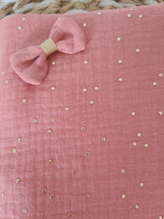 Protège carnet de santé personnalisé en double gaze à pois dorés coloris au choix