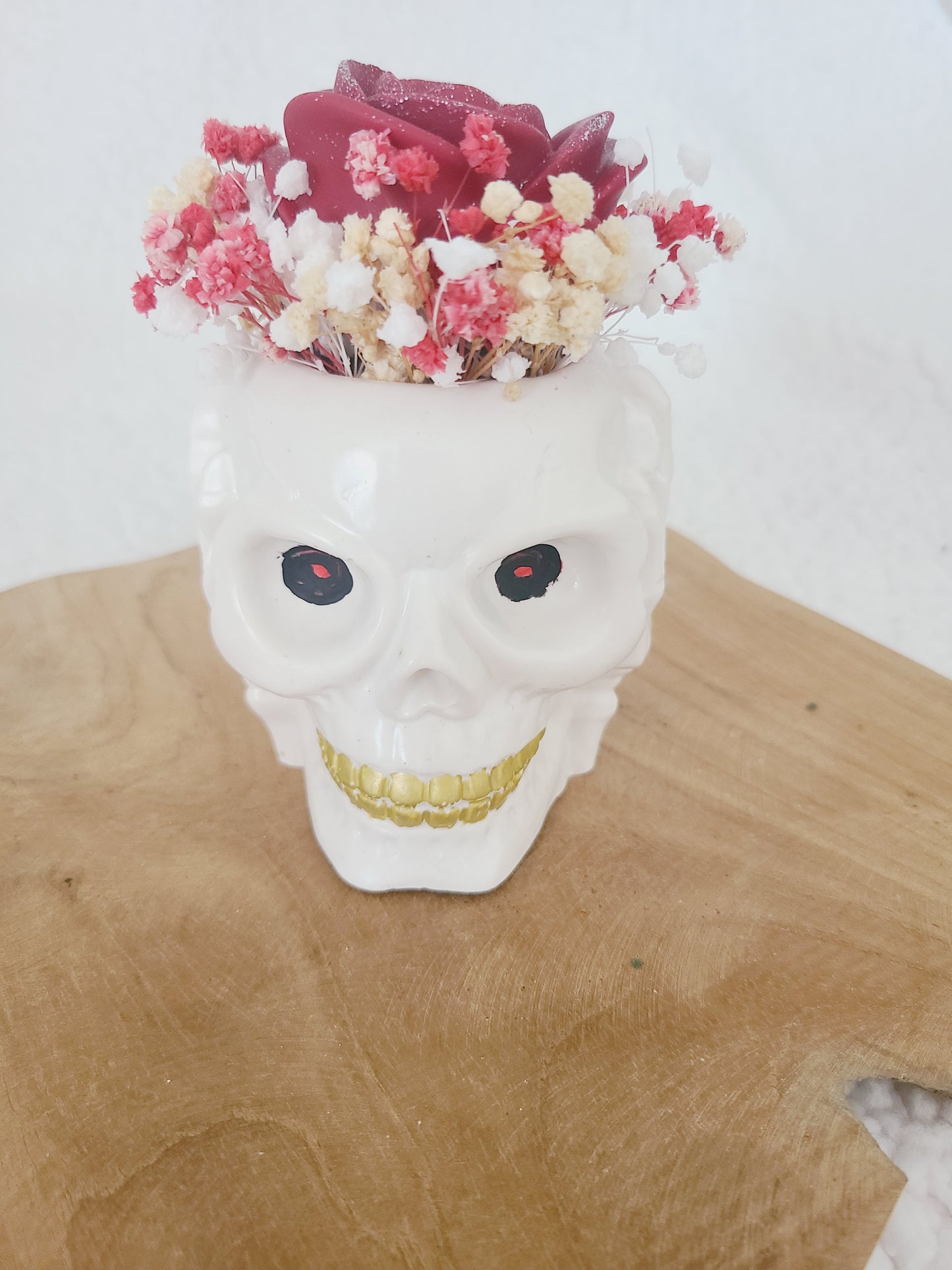 Tête de mort et sa rose parfumée