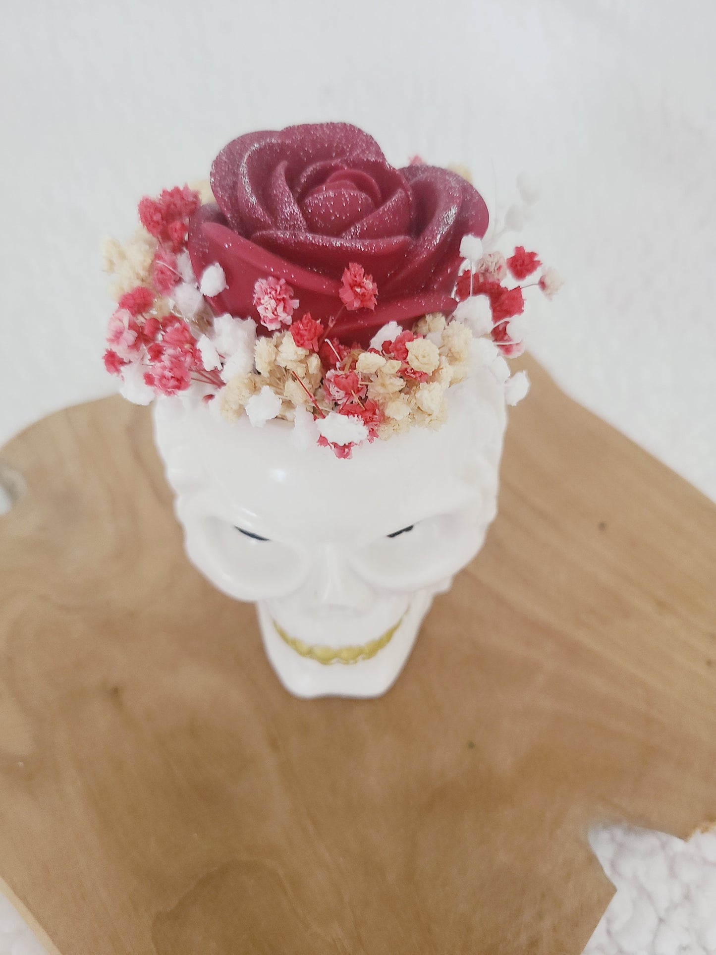 Tête de mort et sa rose parfumée