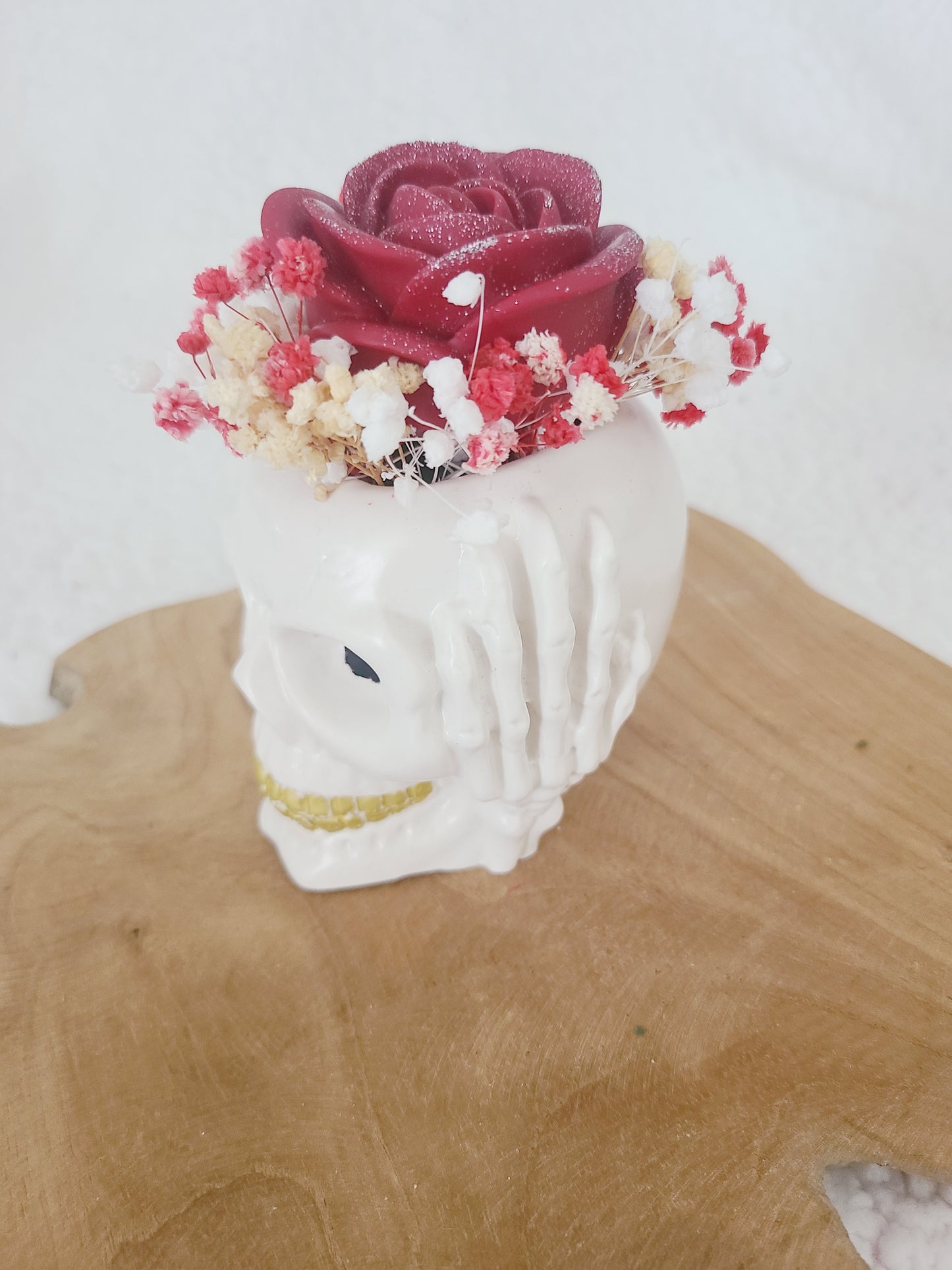 Tête de mort et sa rose parfumée