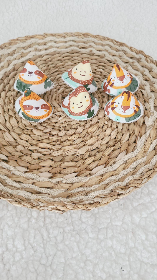 6 tipis à pipi, triangles en éponge blanche et coton verts motifs animaux de la jungle