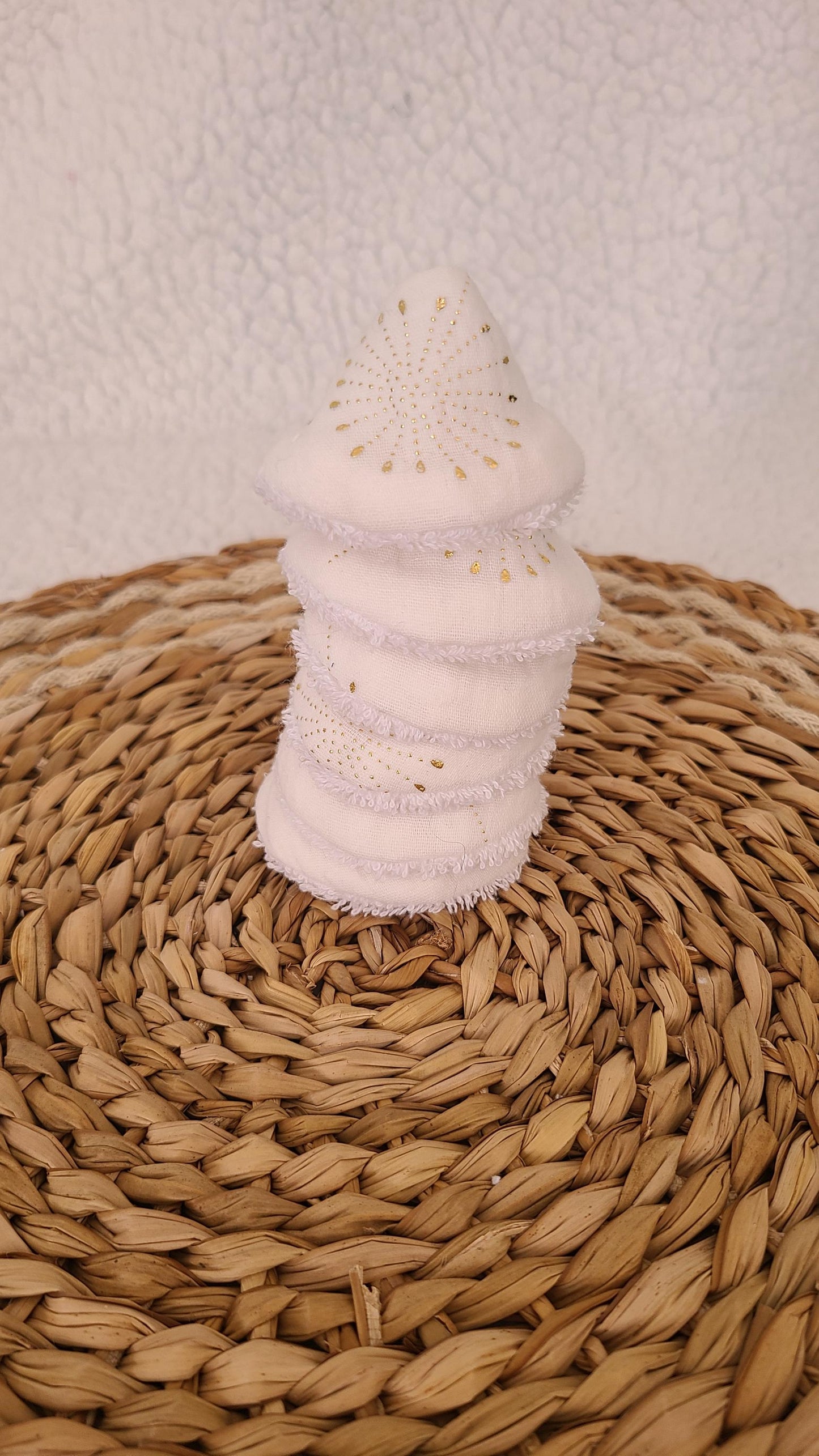 6 tipis à pipi en double gaze blanche et fleurs dorées et éponge blanche
