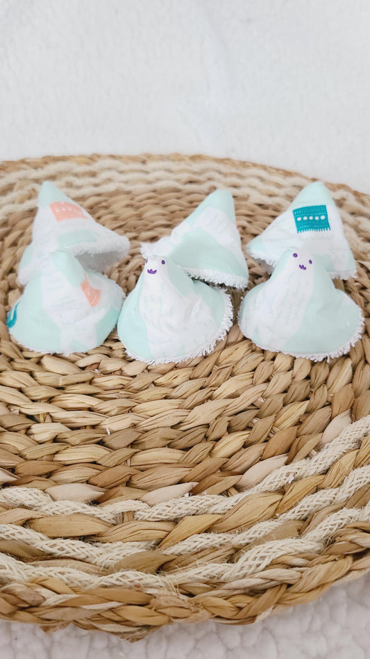 6 tipis à pipi, triangles en éponge blanche et coton motif lama