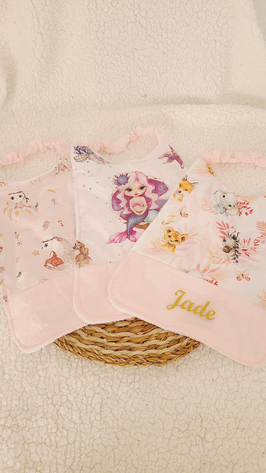 Serviette cantine maternelle personnalisée ou bavoir de cantine élastiquée motif au choix