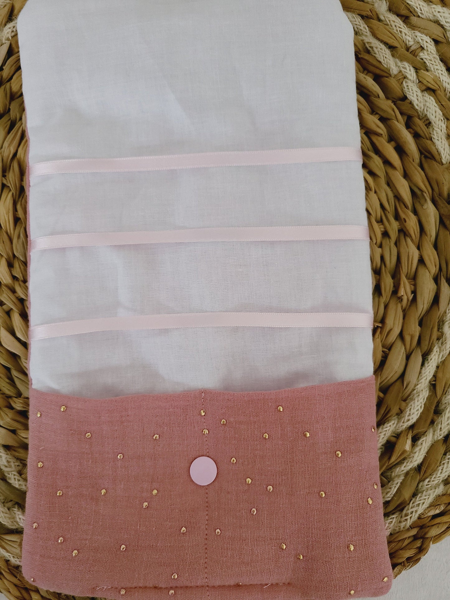 Pochette à barrettes personnalisée en double gaze rose thé à pois dorés