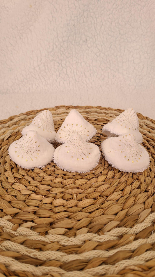 6 tipis à pipi en double gaze blanche et fleurs dorées et éponge blanche
