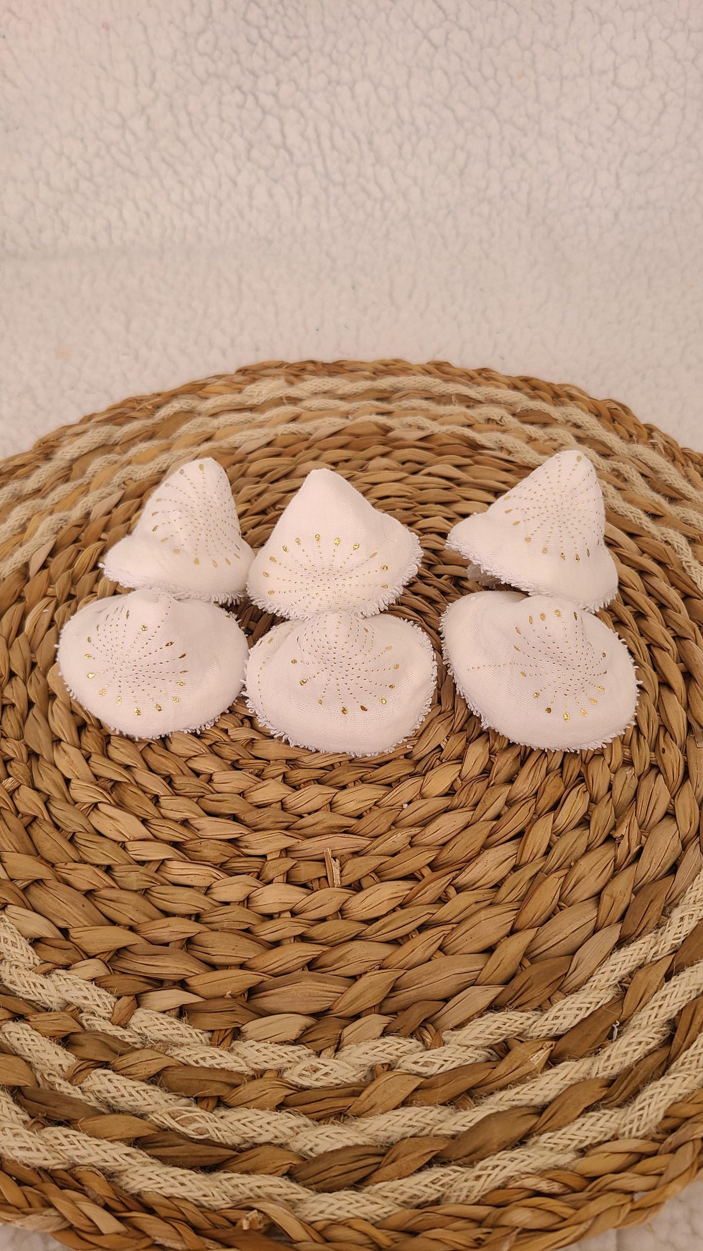 6 tipis à pipi en double gaze blanche et fleurs dorées et éponge blanche