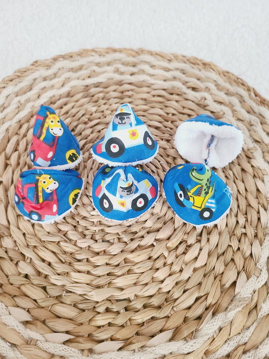 6 tipis à pipi en éponge blanche et coton bleu motif animaux en voiture