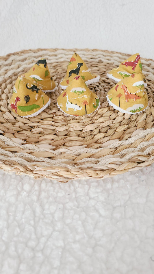 6 tipis à pipi, triangles en éponge blanche et coton motif dinosaures