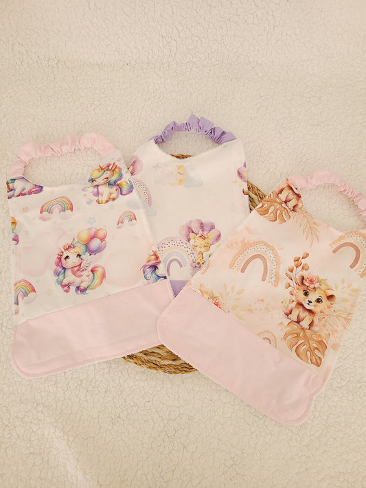 Serviette cantine maternelle personnalisée ou bavoir de cantine élastiquée motif au choix