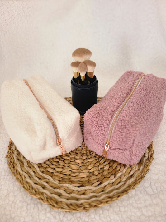 Trousse de toilette carré ou rectangulaire en sherpa rose ou écrue
