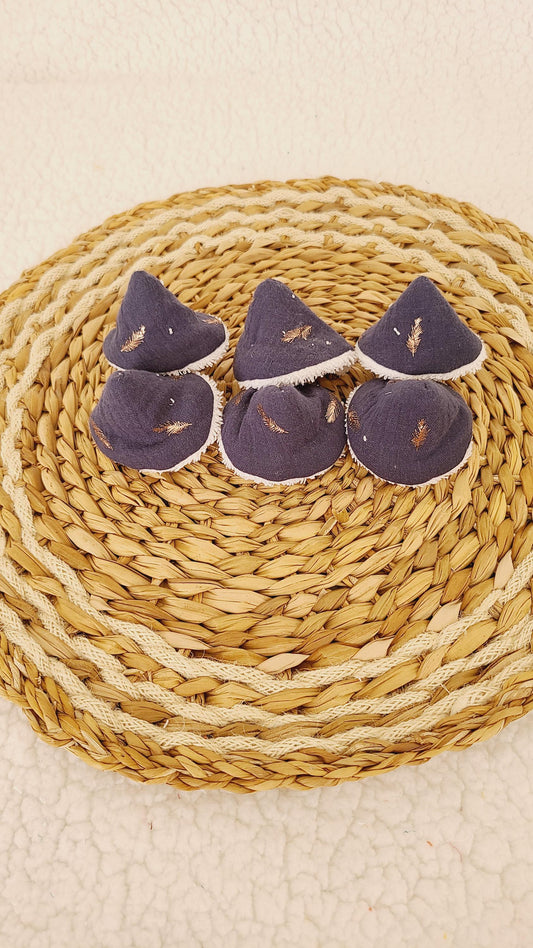 6 tipis à pipi en double gaze bleue et plumes dorées et éponge blanche