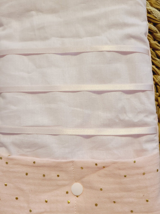 Pochette à barrettes personnalisée en double gaze rose à pois dorés