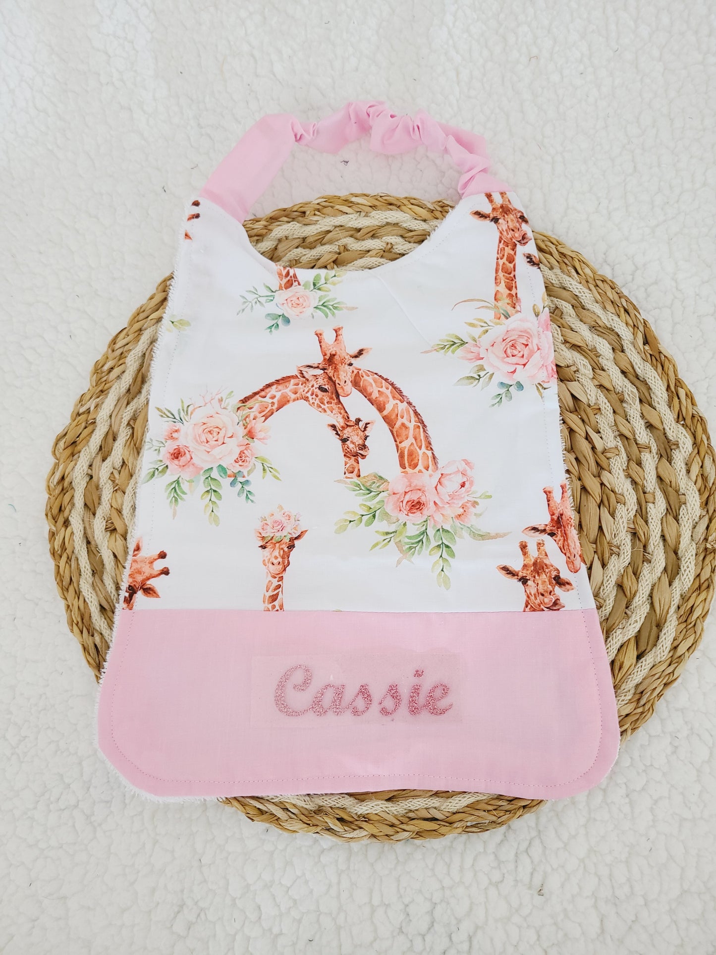Serviette cantine maternelle personnalisée ou bavoir de cantine élastiquée motif au choix