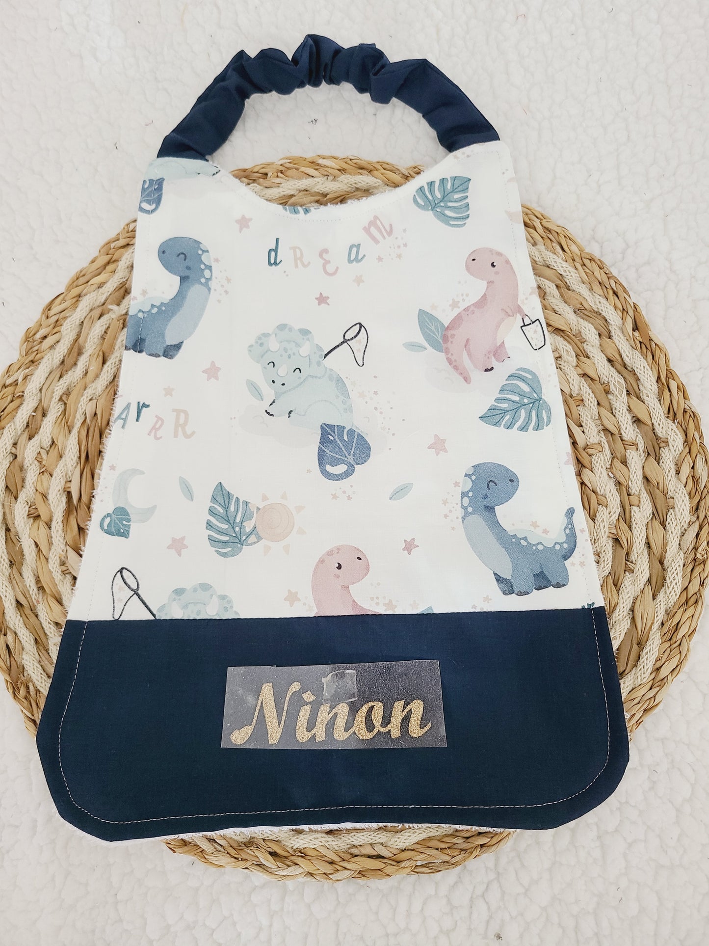 Serviette cantine maternelle personnalisée ou bavoir de cantine élastiquée motif au choix