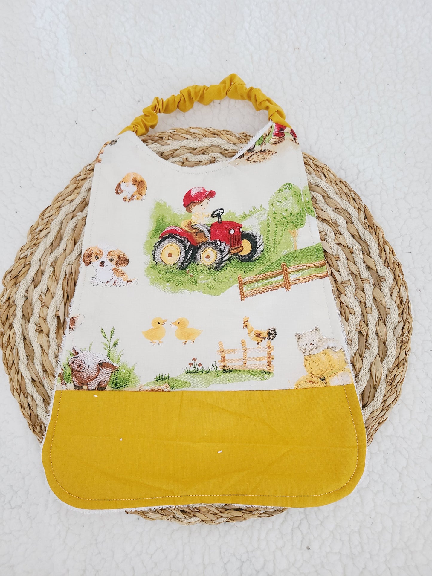 Serviette cantine maternelle personnalisée ou bavoir de cantine élastiquée motif au choix