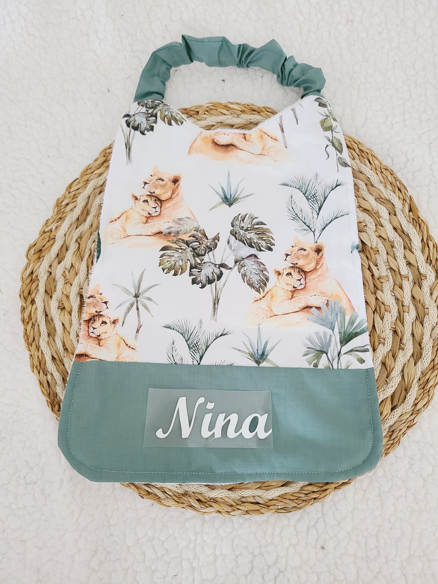 Serviette cantine maternelle personnalisée ou bavoir de cantine élastiquée motif au choix