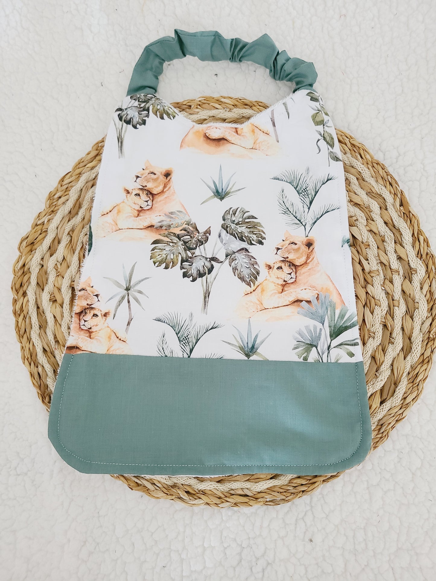 Serviette cantine maternelle personnalisée ou bavoir de cantine élastiquée motif au choix