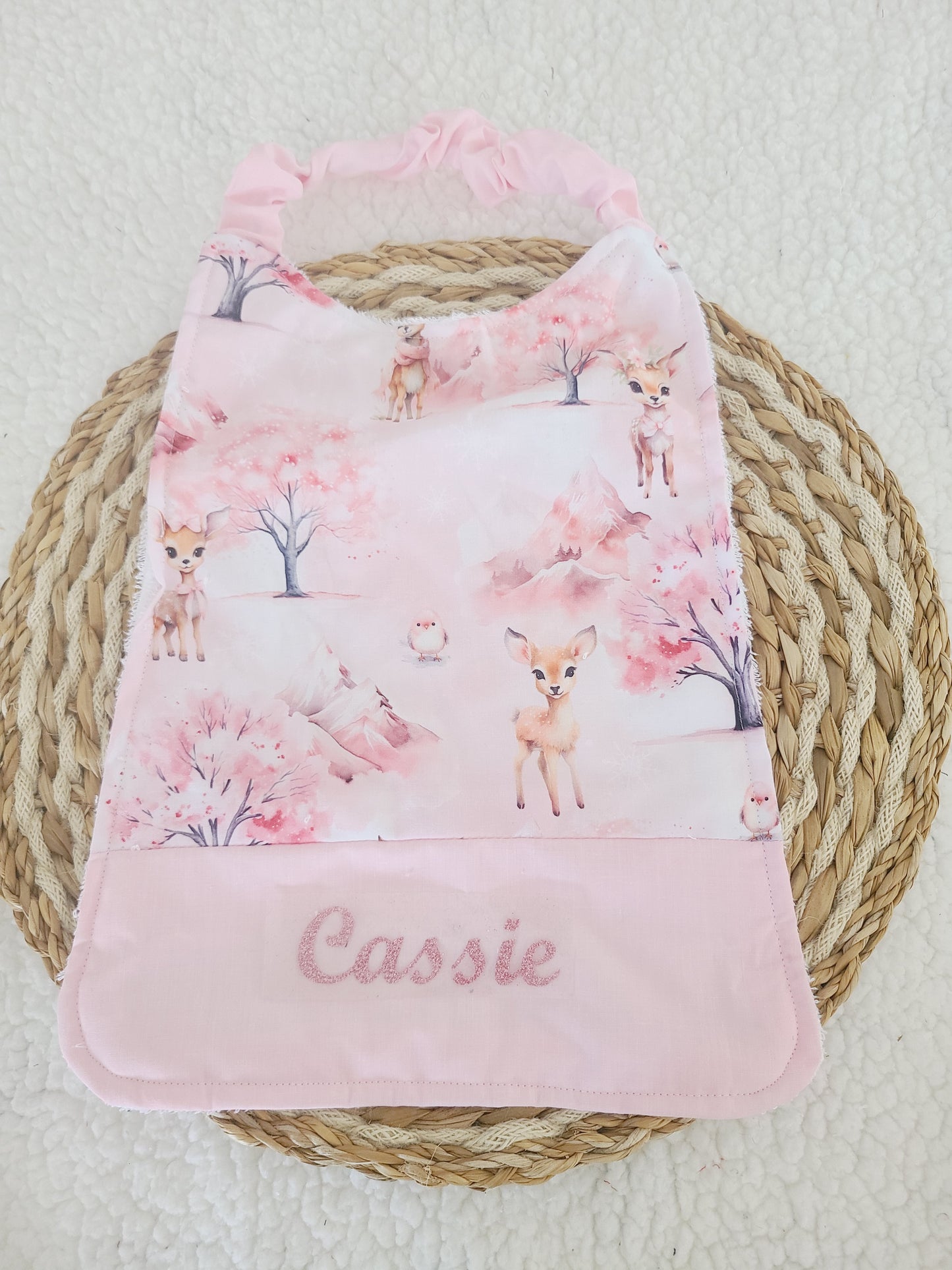 Serviette cantine maternelle personnalisée ou bavoir de cantine élastiquée motif au choix