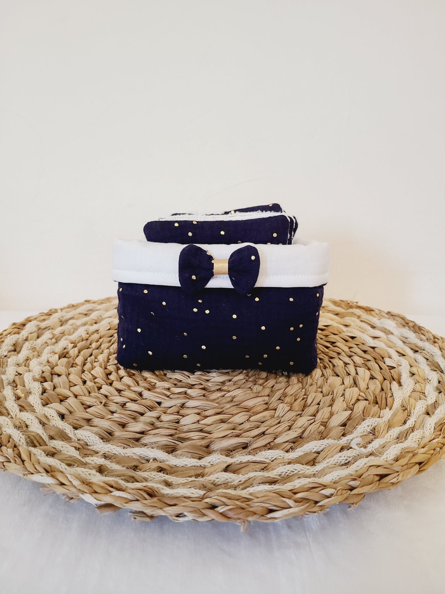 Lot de 8 lingettes lavables et sa panière en double gaze bleu marine à pois dorés