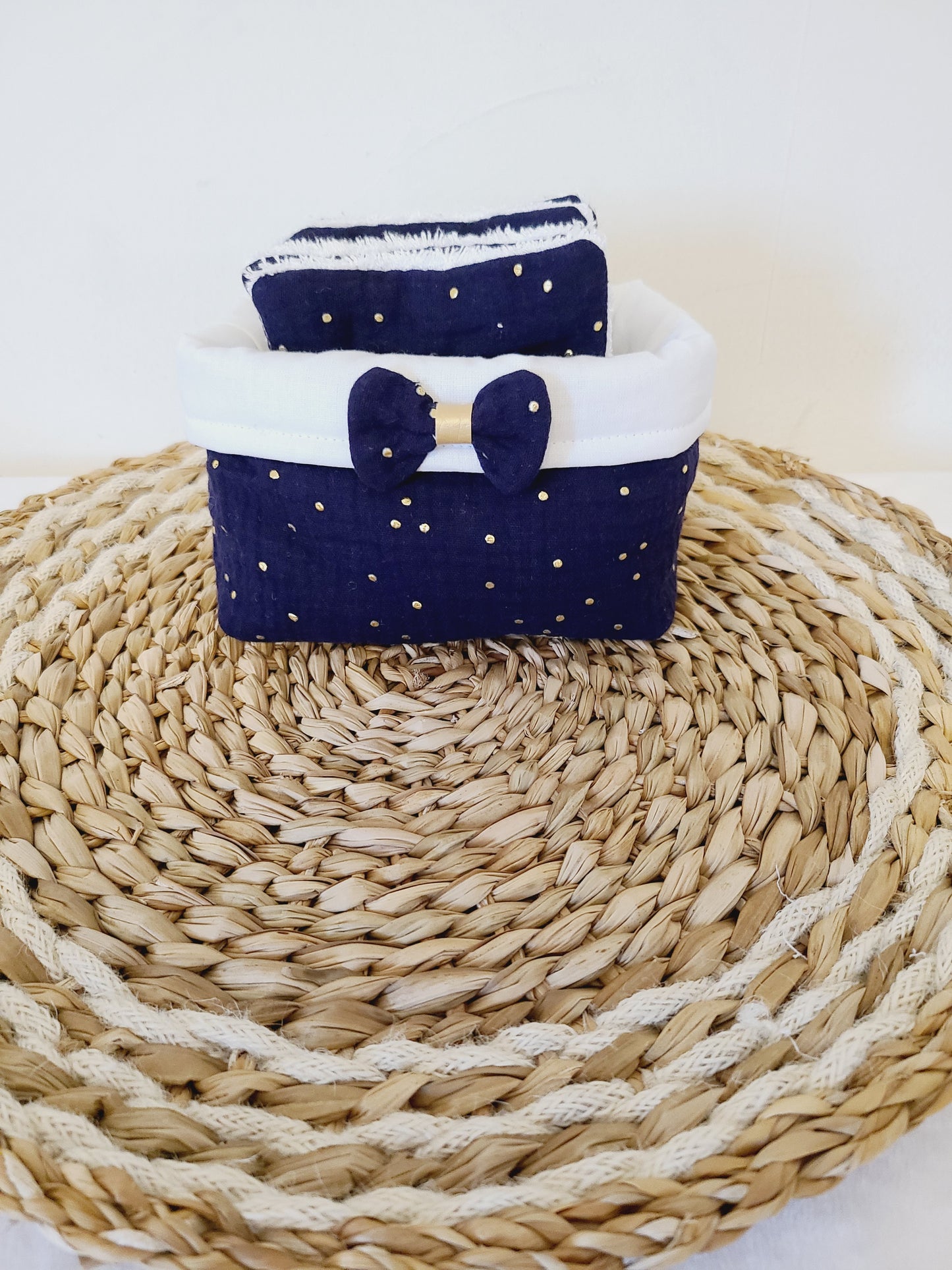 Lot de 8 lingettes lavables et sa panière en double gaze bleu marine à pois dorés