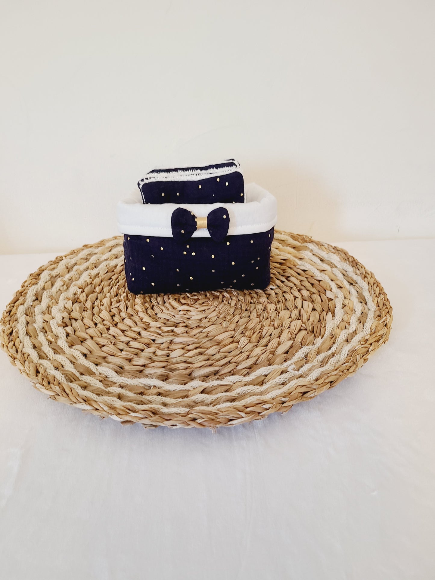 Lot de 8 lingettes lavables et sa panière en double gaze bleu marine à pois dorés