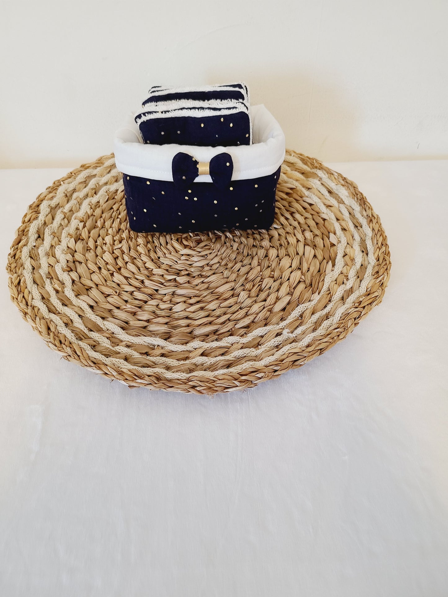 Lot de 8 lingettes lavables et sa panière en double gaze bleu marine à pois dorés
