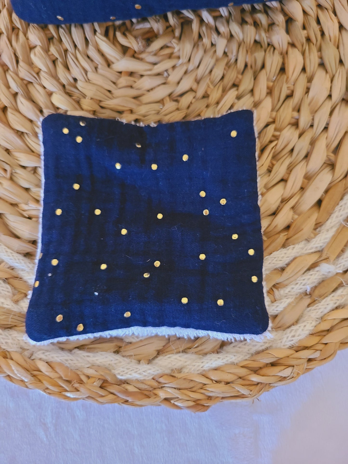 Lot de 8 lingettes lavables et sa panière en double gaze bleu marine à pois dorés