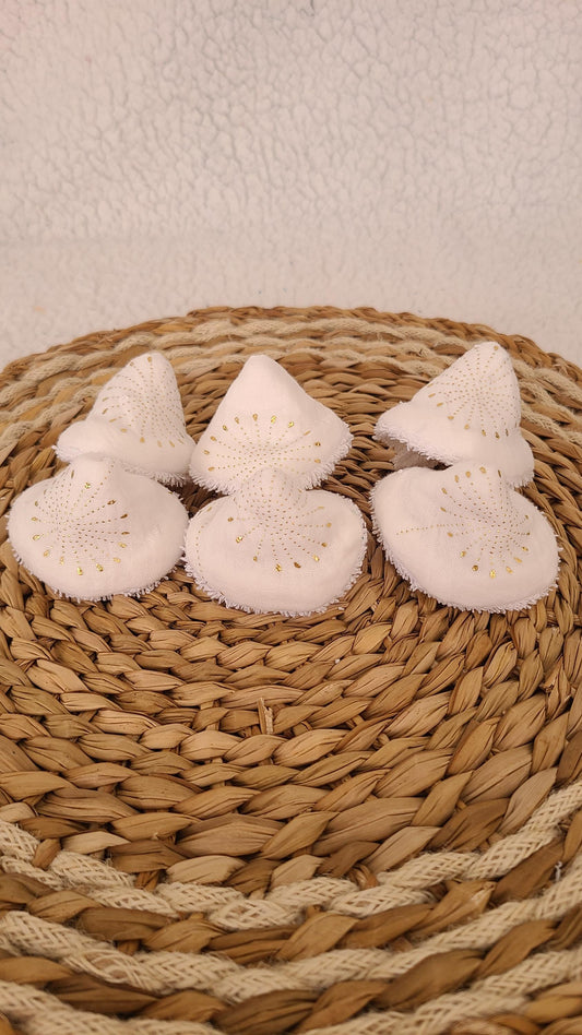6 tipis à pipi en double gaze blanche et fleurs dorées et éponge blanche