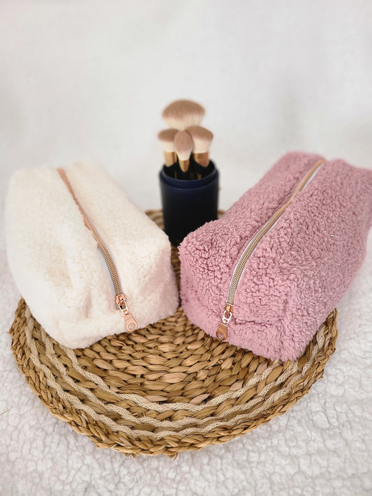 Trousse de toilette carré ou rectangulaire en sherpa rose ou écrue