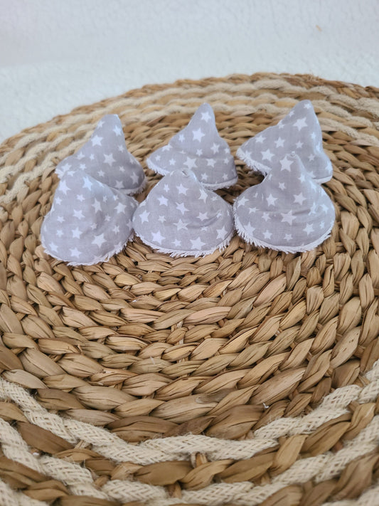Lot de 3, 6 ou 9 tipis anti pipi, triangles en éponge blanche et coton gris motifs étoiles